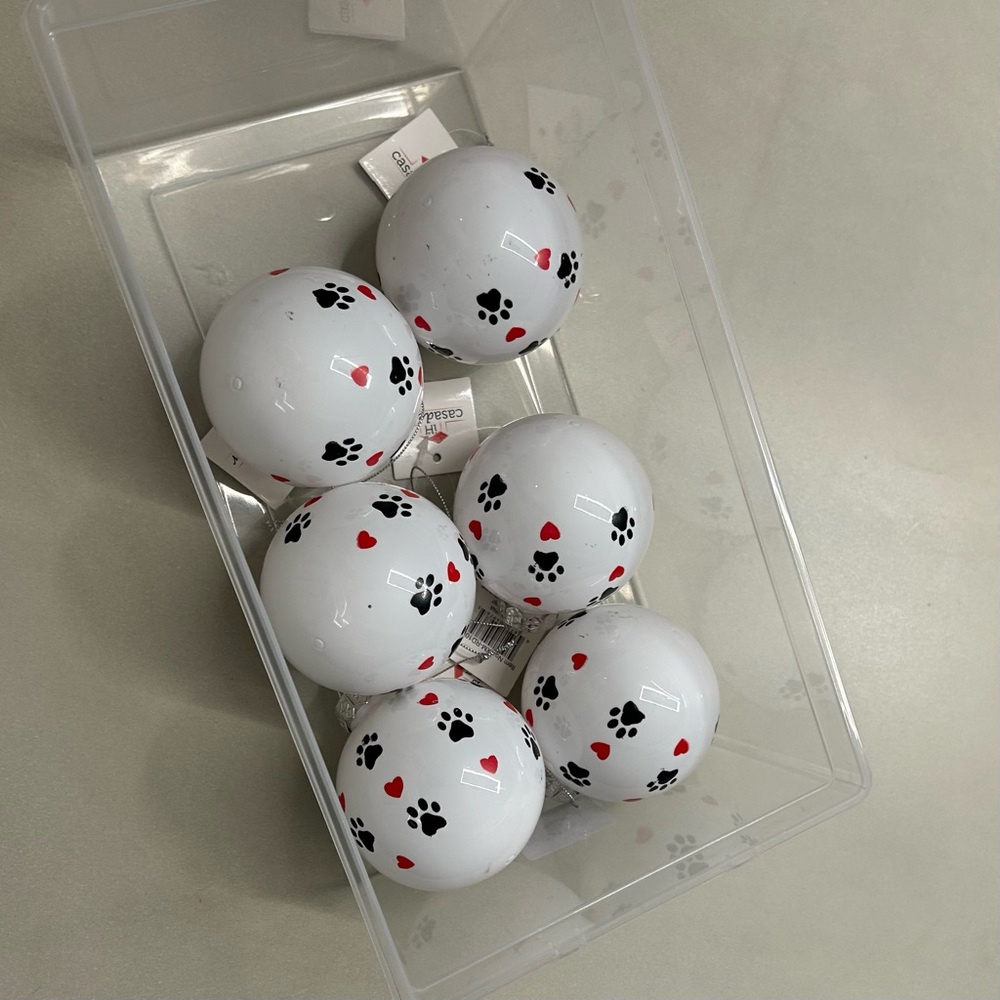 Six Paw Print and Heart Holiday Ornaments from Casadécor - Picture 7 of 8